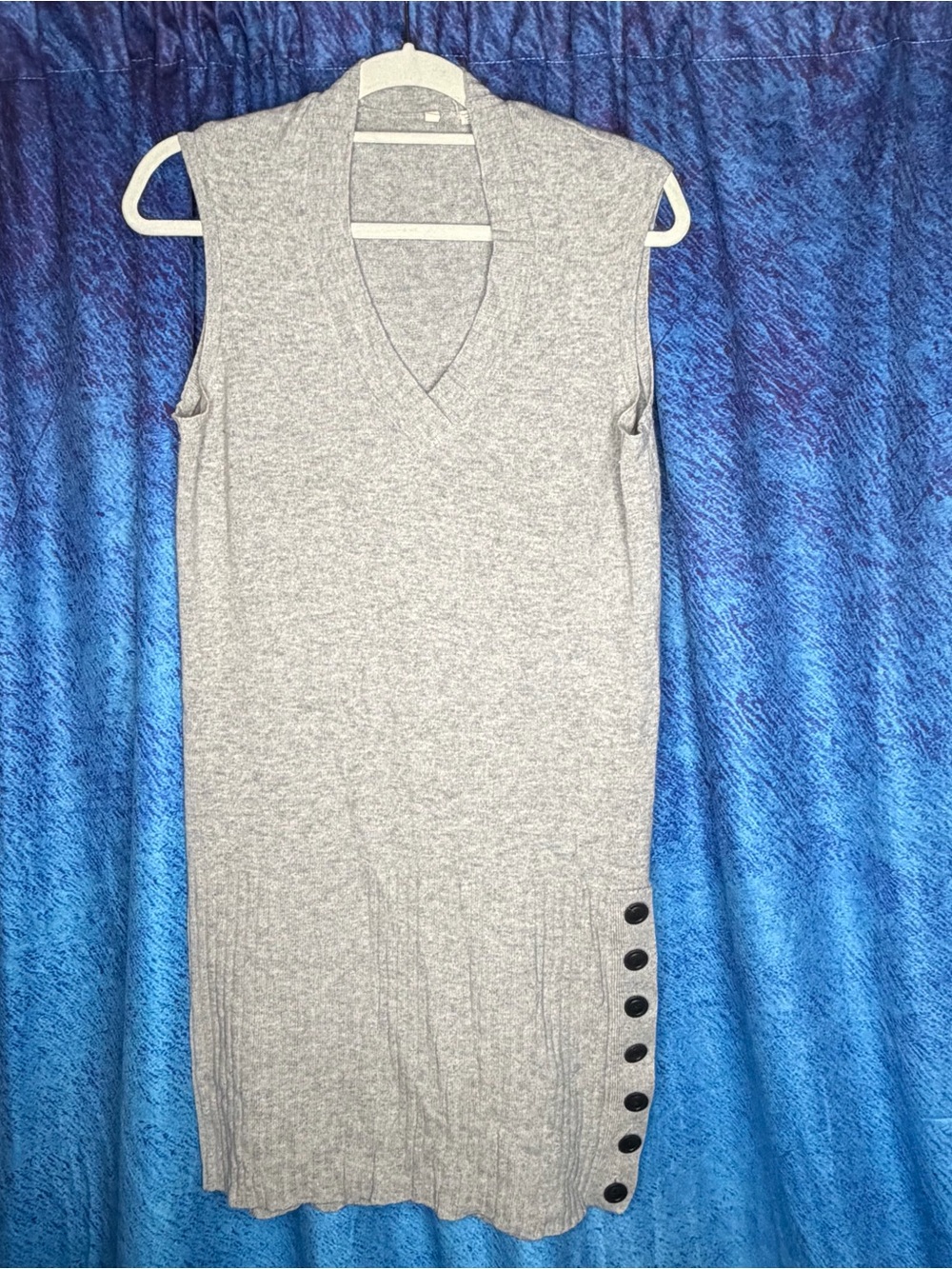 Moth Sleeveless V-Neck Light Gray Knit Tunic with Side Buttons